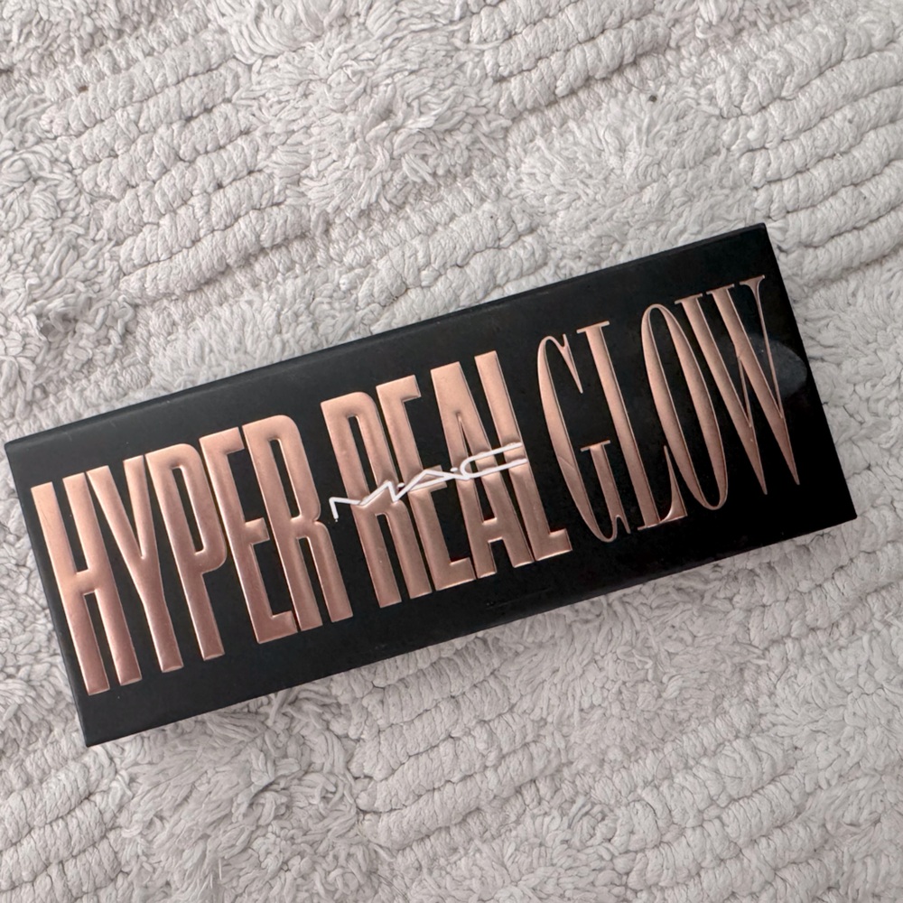 MAC Hyper Real Glow Highlighter